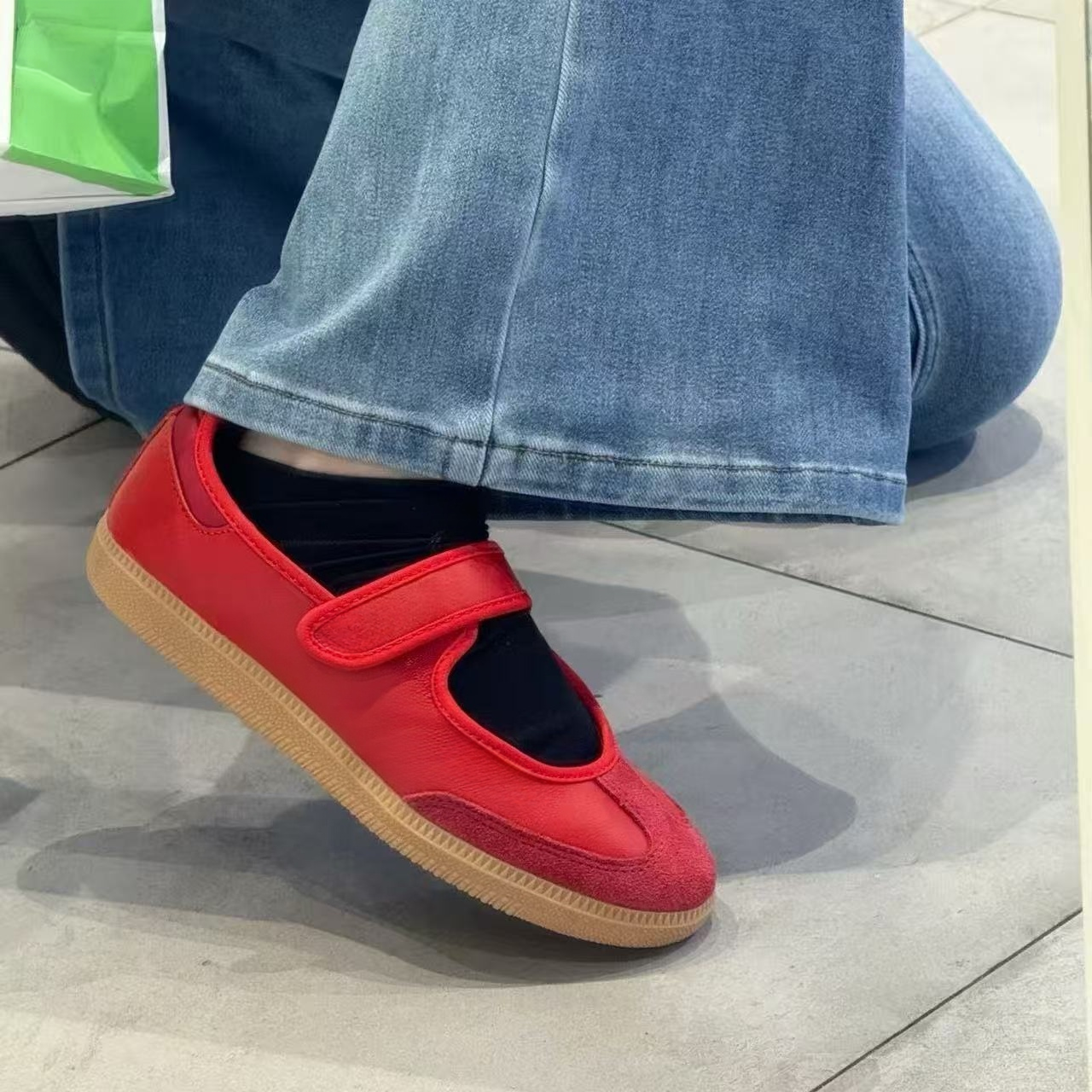 Colorful and fashionable sports shoes E974