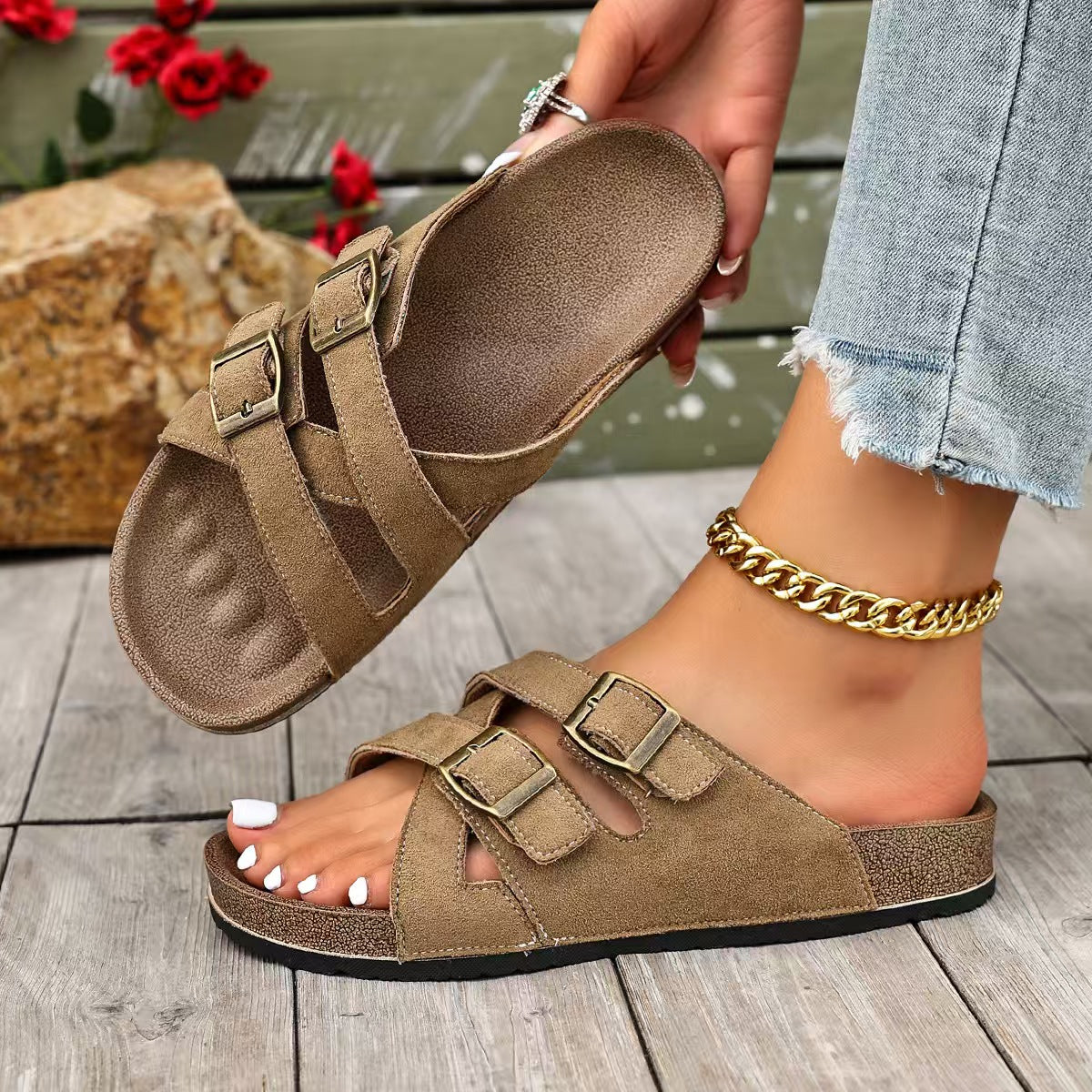 Thick soled slippers are versatile and retro for wearing on the outside E1120