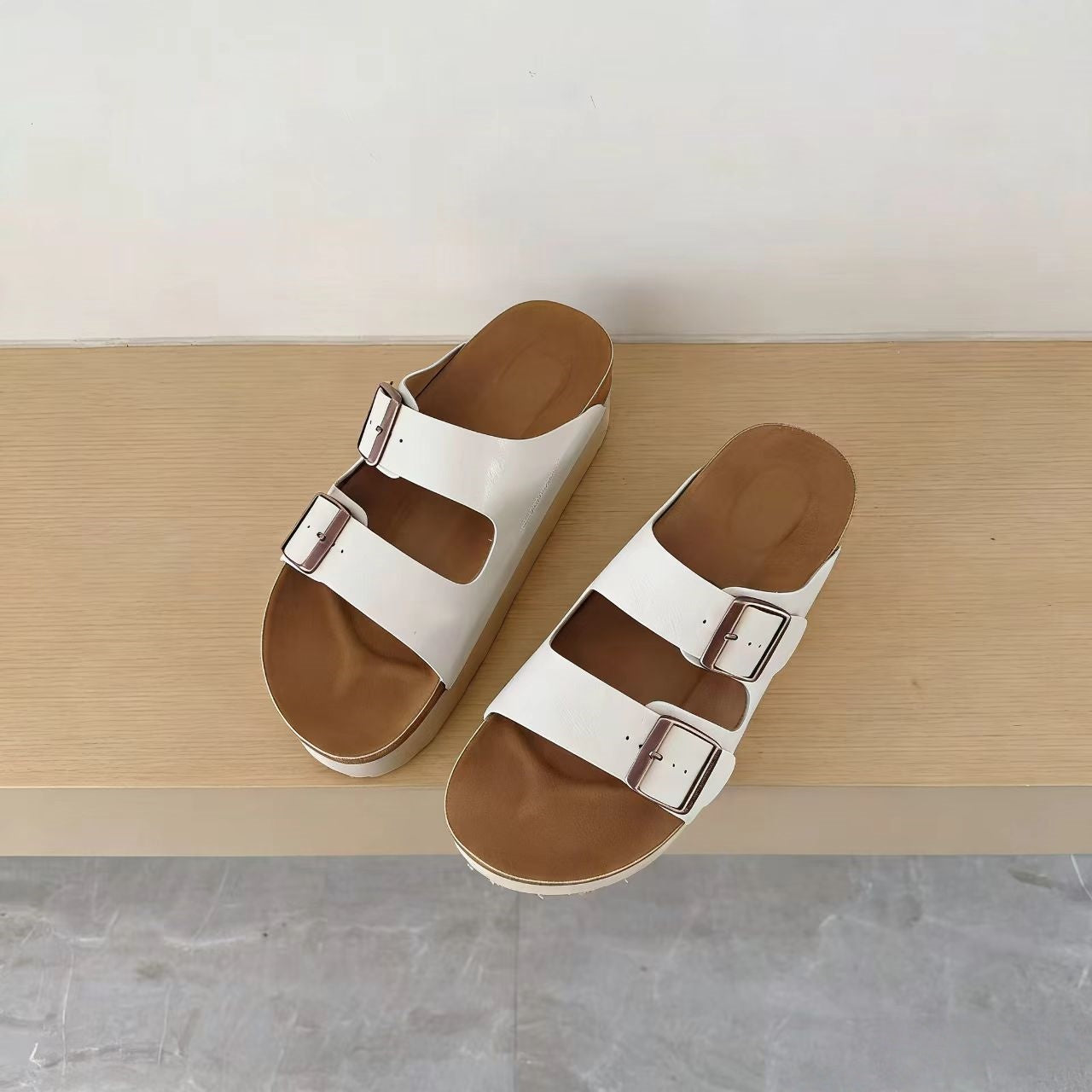 Thick soled sandals without heels for outdoor wear, summer trend  E1084