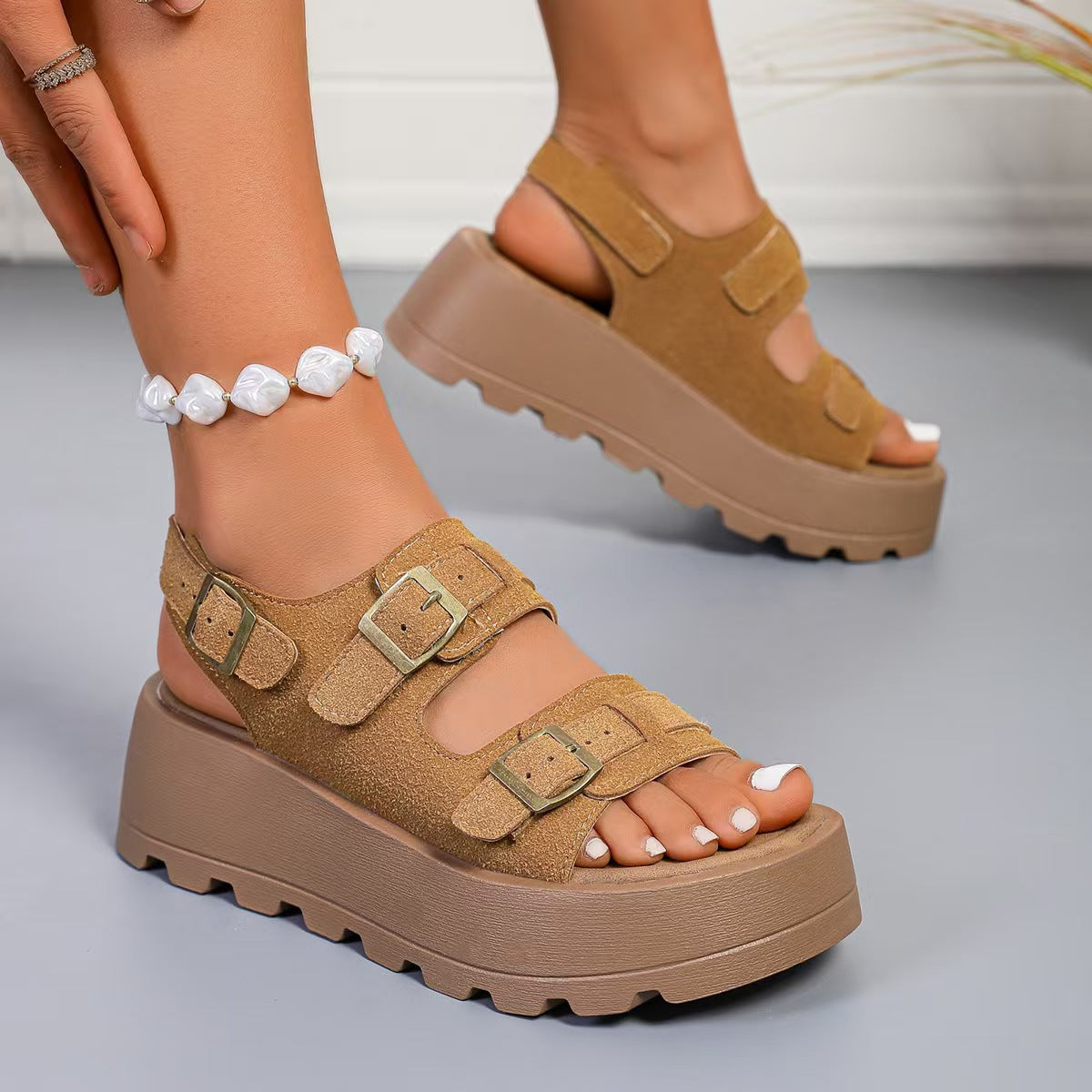 Thick soled sandals for sports, leisure, and anti slip  E1033