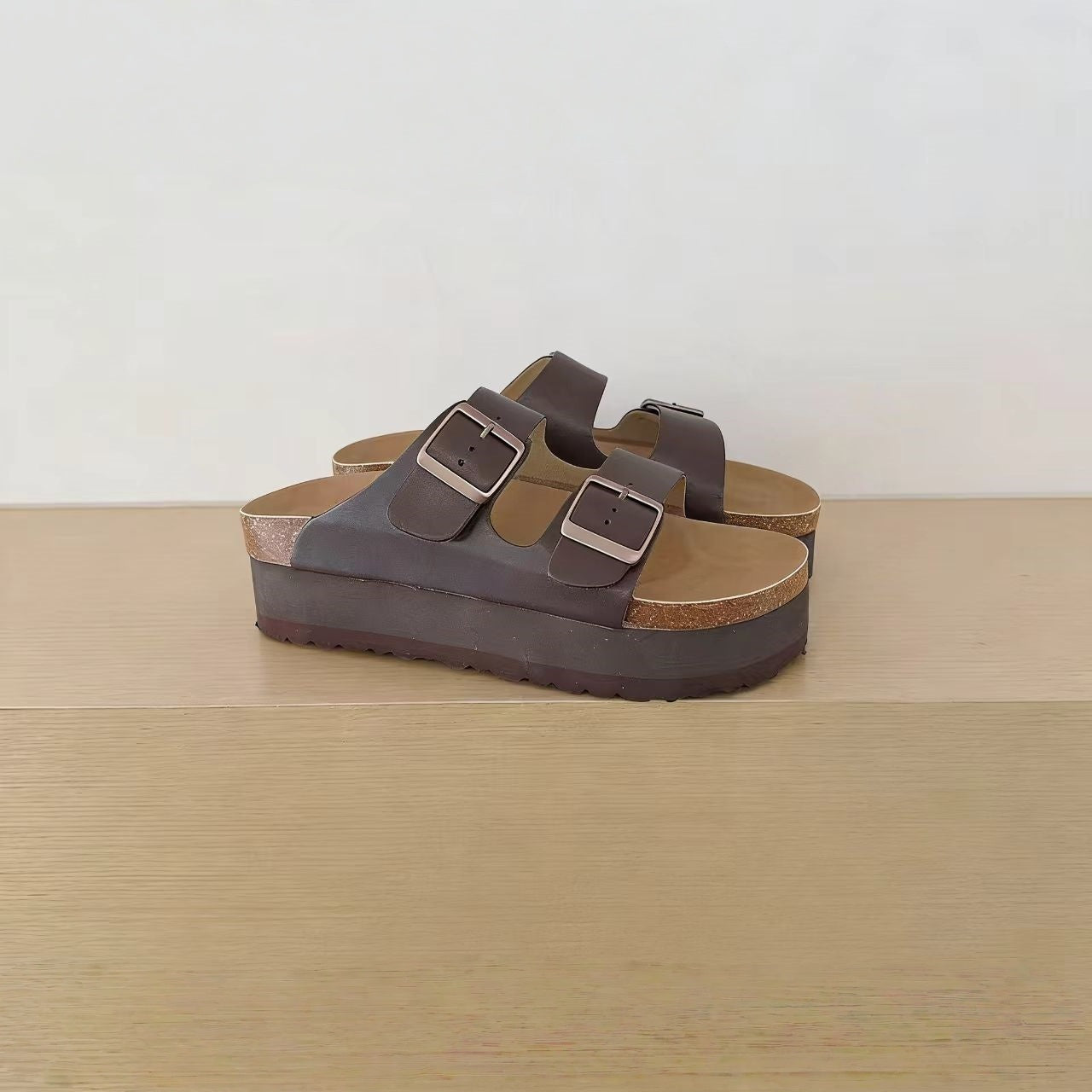 Thick soled sandals without heels for outdoor wear, summer trend  E1084
