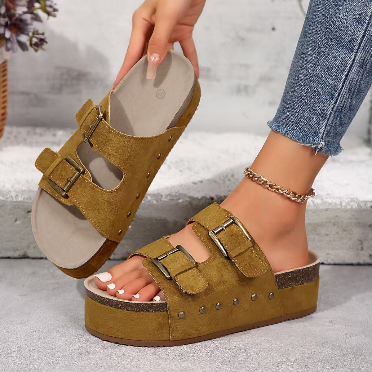 Ladies' casual thick soled slippers with buckle loose shoes E972