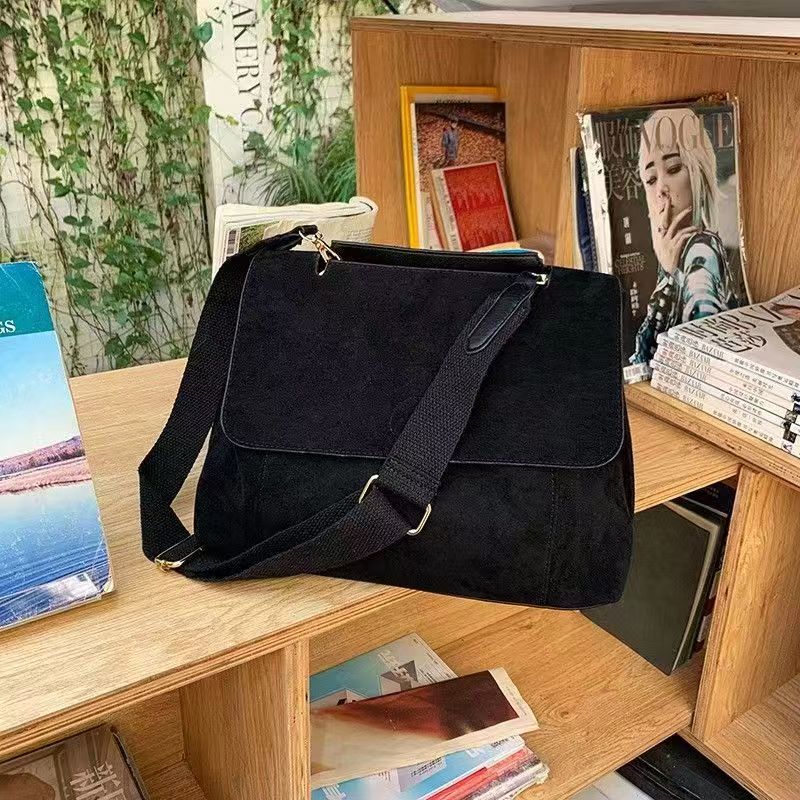 Diagonal Autumn/Winter Large Capacity Commuter Postman Bag  E915