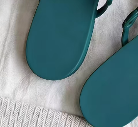 Beach flip flops for wearing flat sandals  E1028