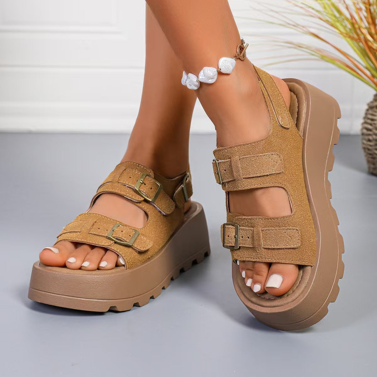 Thick soled sandals for sports, leisure, and anti slip  E1033