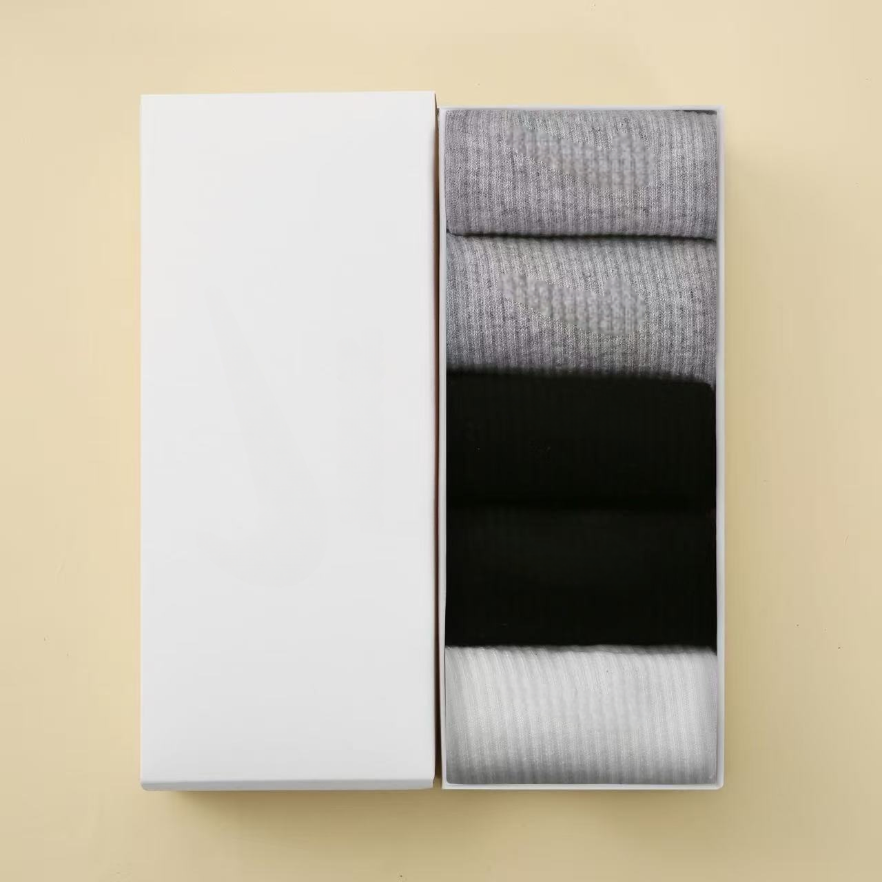 Leisure breathable sweat absorbing sports socks       E1297
