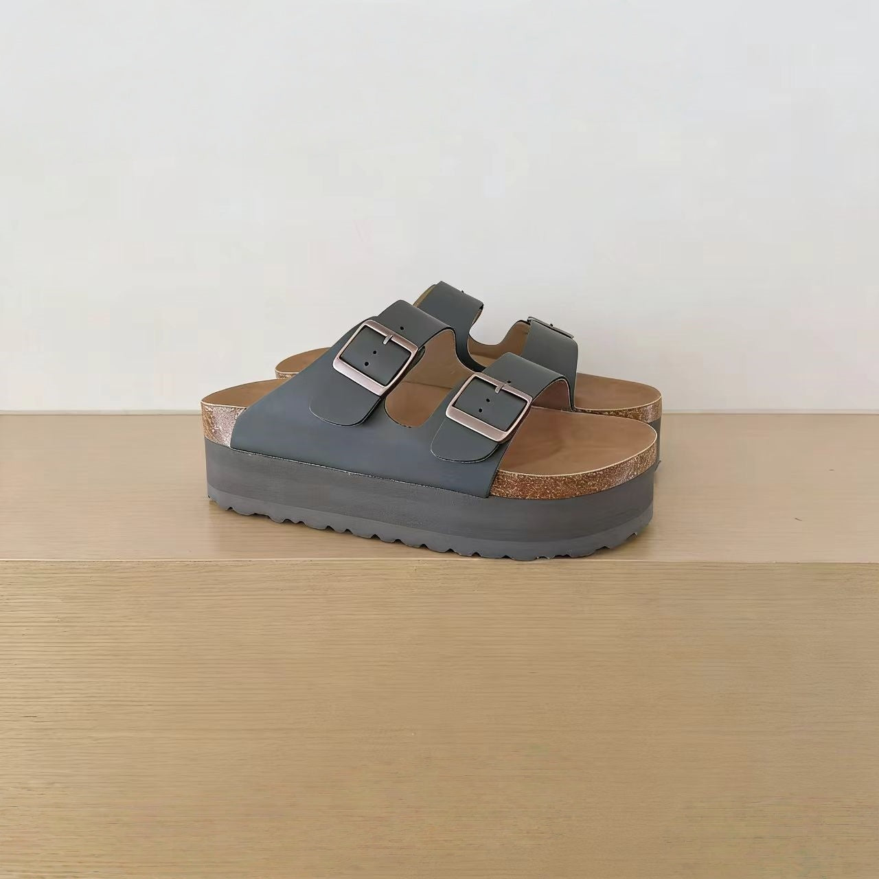 Thick soled sandals without heels for outdoor wear, summer trend  E1084