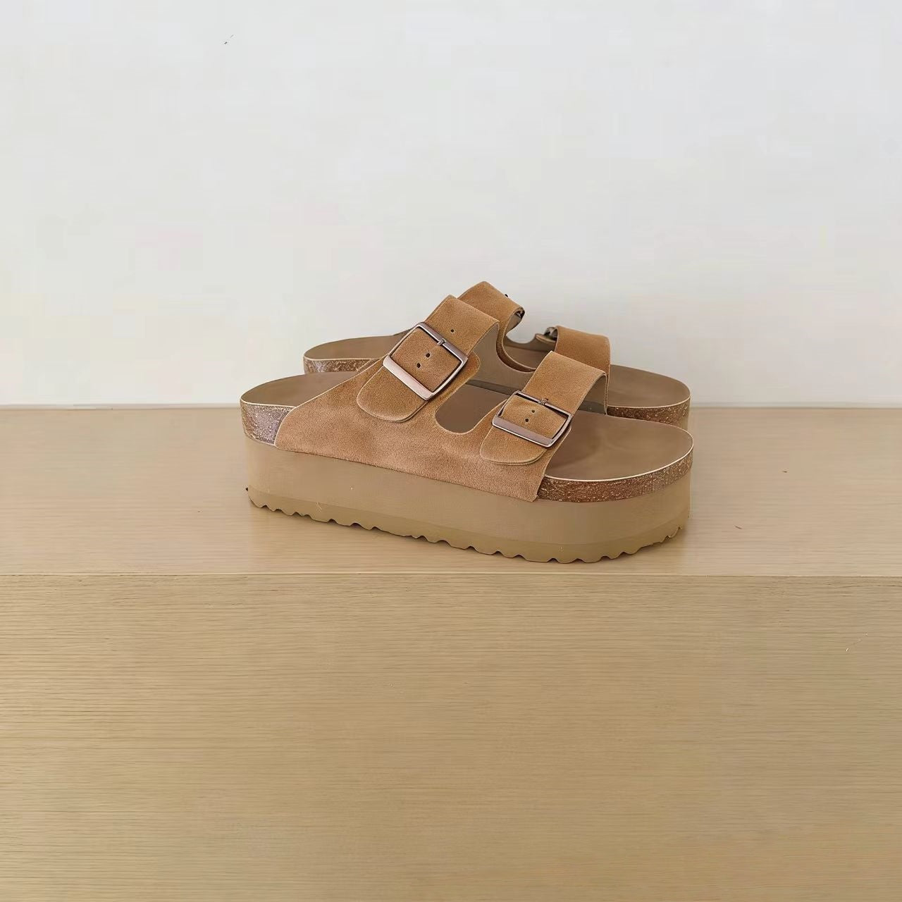 Thick soled sandals without heels for outdoor wear, summer trend  E1084