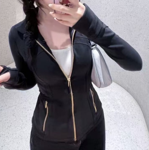 Sports slimming, wearing fitness clothes outside  E1364