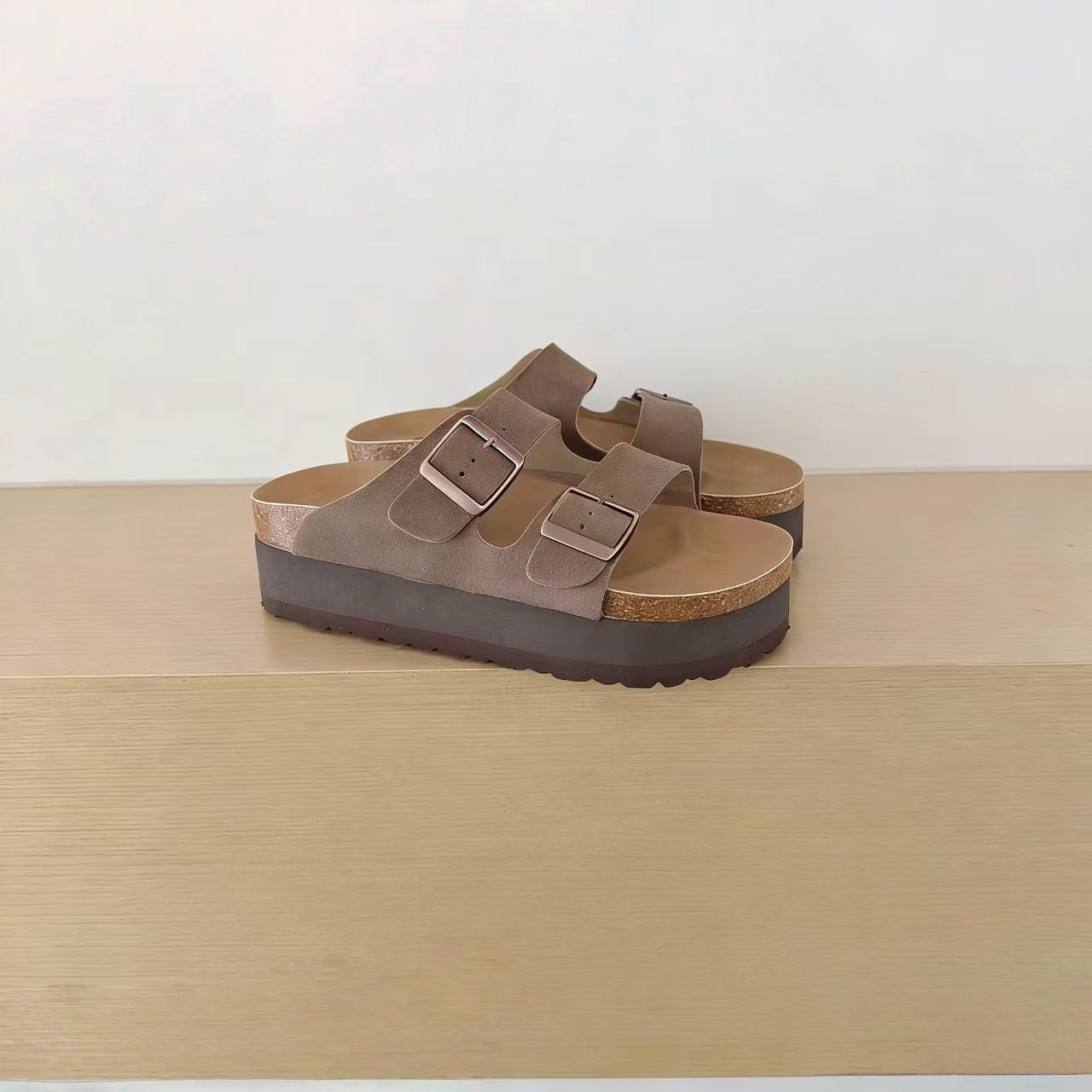 Thick soled sandals without heels for outdoor wear, summer trend  E1084