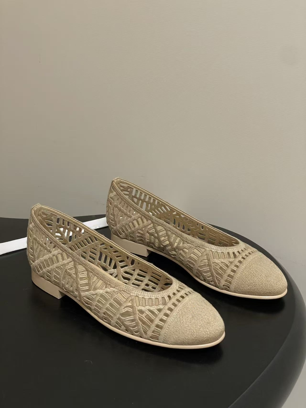 Hollow out single shoe versatile woven flat bottom  E1283