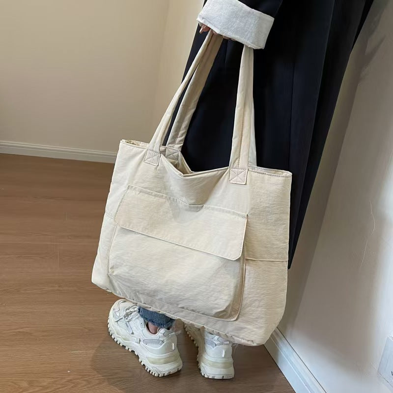 Tote simple and versatile with large capacity  E755