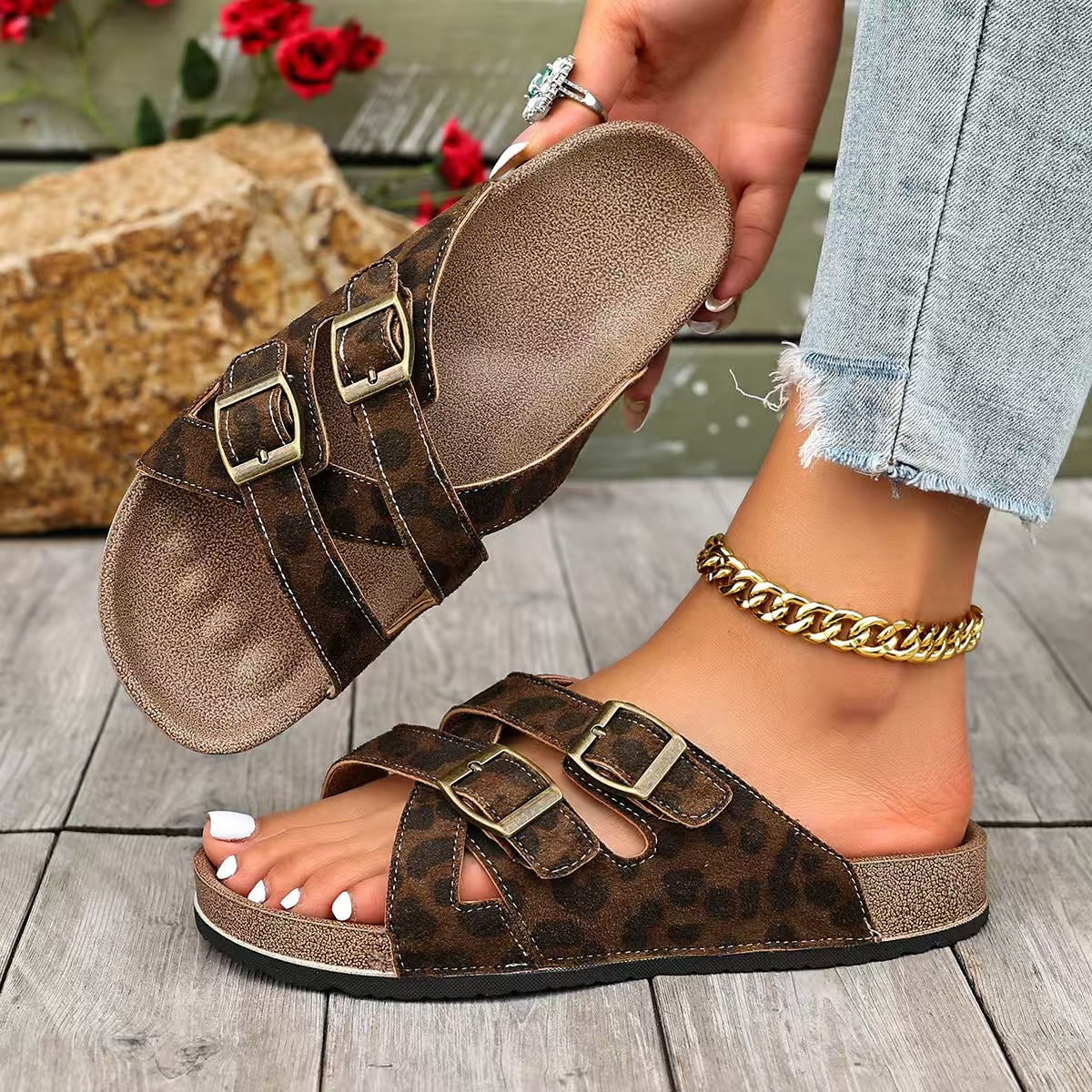 Thick soled slippers are versatile and retro for wearing on the outside E1120