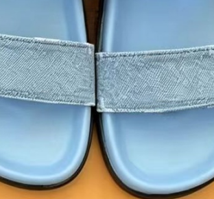 Flat bottomed slippers worn outside   E1329