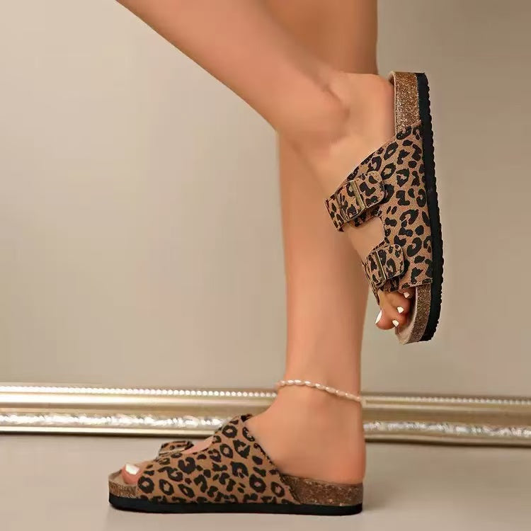 Wearing casual women's sandals outside   E1351