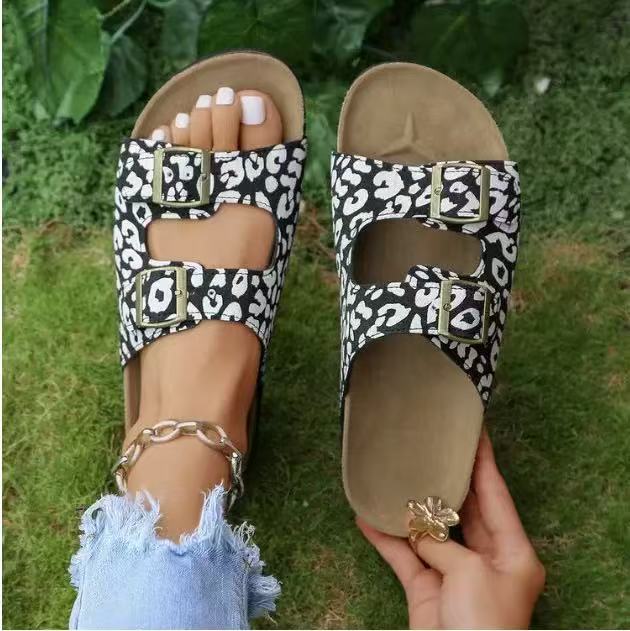 Wearing casual women's sandals outside   E1351