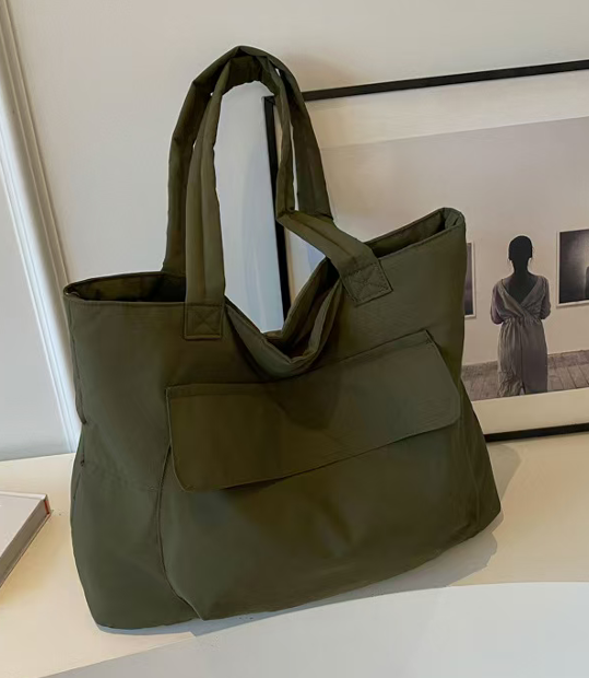Tote simple and versatile with large capacity  E755