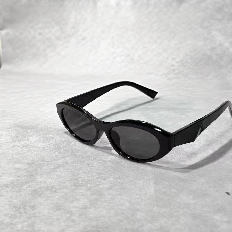Cat frame with advanced UV protection and sensitivity E1327