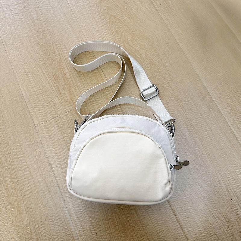 Simple and lightweight casual shoulder bag E1308